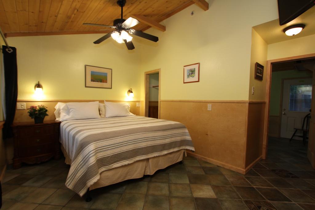 The Woods Hotel - Gay Lgbtq Cabins Guerneville Esterno foto